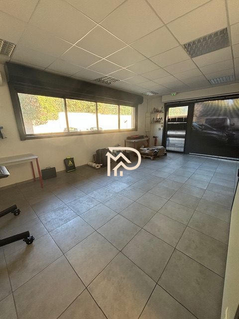 Local d'activités - 203 m²