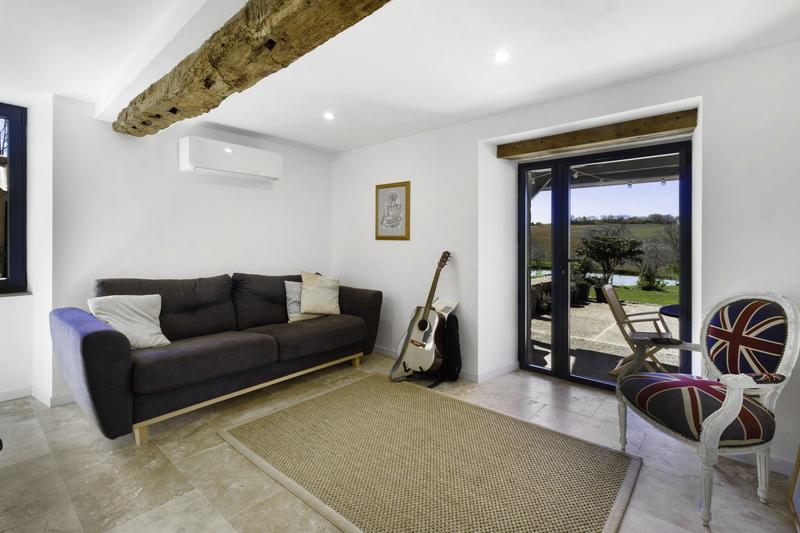 Maison - 198 m² - 7 pièces