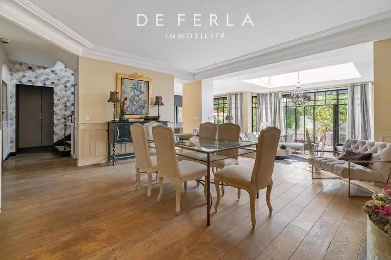 Villa - 370 m² - 12 pièces