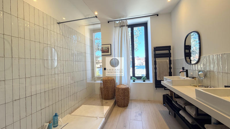 Maison - 343 m² - 11 pièces