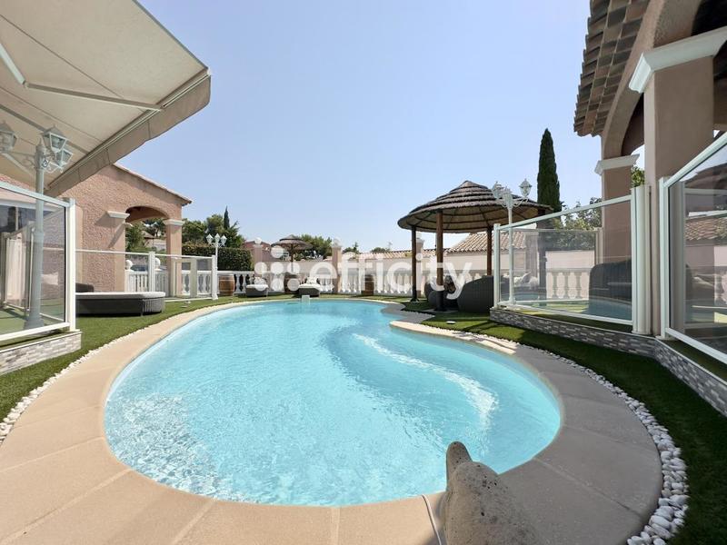 Maison - 300 m² - 10 pièces