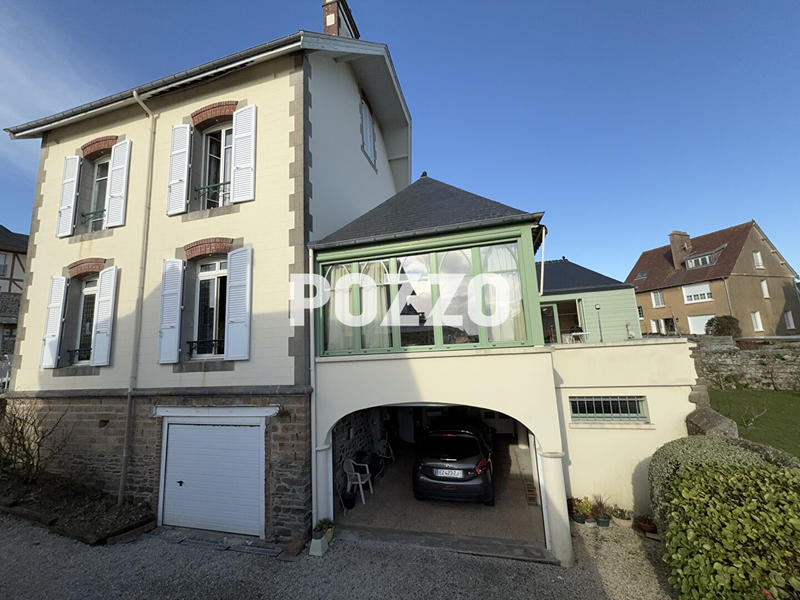 Maison - 201 m² - 8 pièces