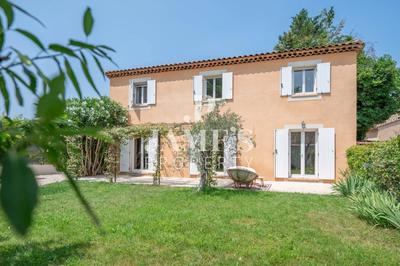 Maison - 215 m² - 5 pièces