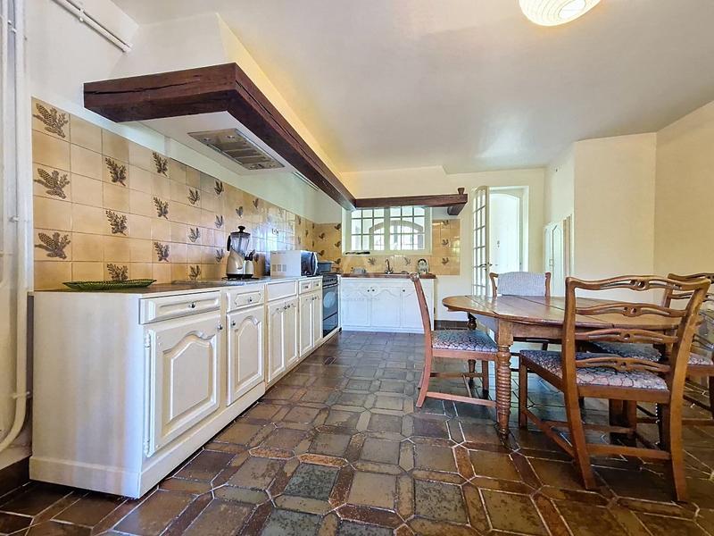 Maison - 575 m² - 16 pièces