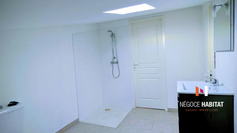 Maison - 235 m² - 10 pièces