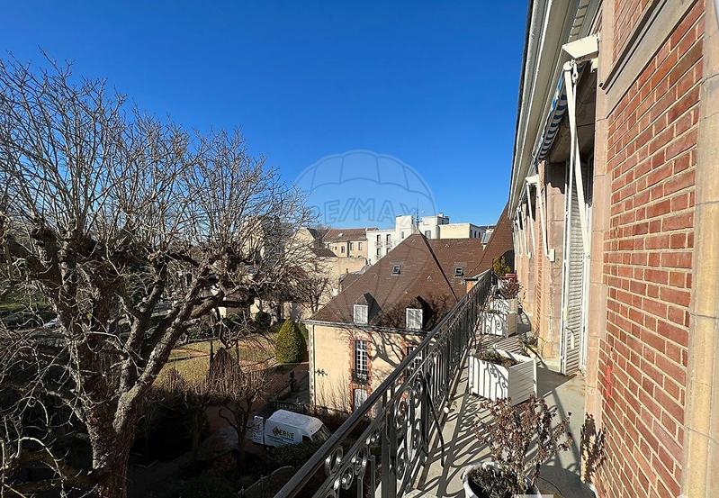 Appartement - 297 m² - 9 pièces