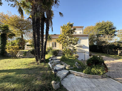 Maison - 198 m² - 6 pièces