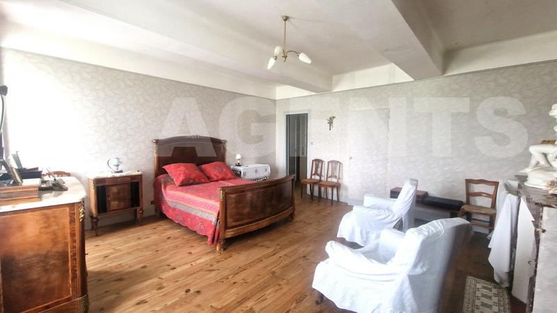 Maison - 228 m² - 7 pièces