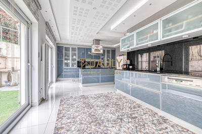 Maison - 340 m² - 10 pièces