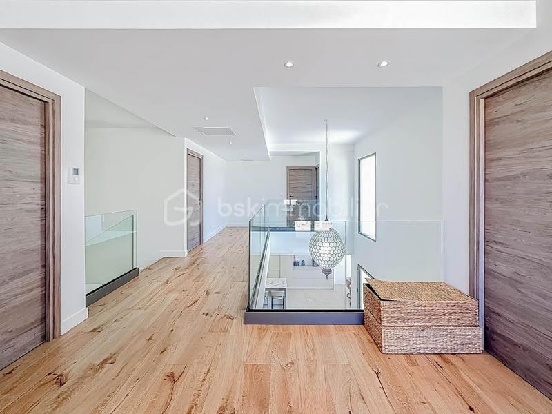 Maison - 346 m² - 8 pièces