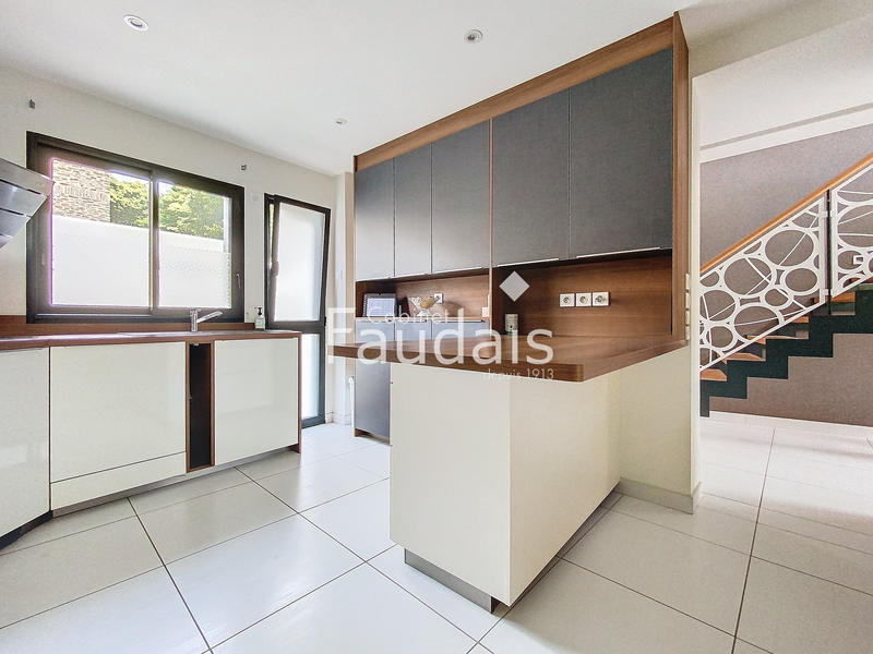 Maison - 224 m² - 8 pièces