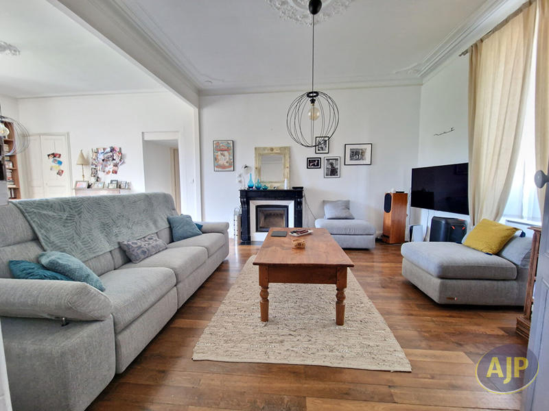 Maison - 283 m² - 11 pièces