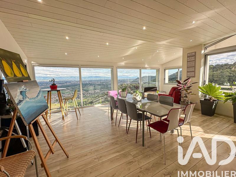 Maison - 220 m² - 9 pièces