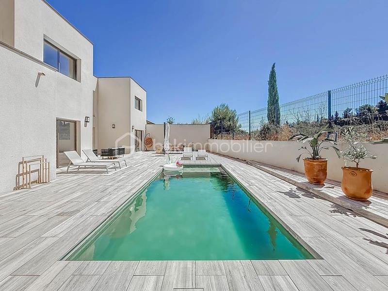 Maison - 346 m² - 8 pièces