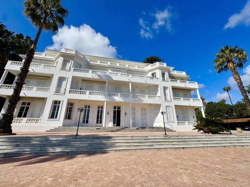 Appartement - 140 m² - 6 pièces