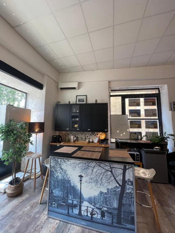 Local commercial - 73 m² - 4 pièces