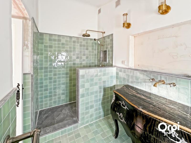 Mas - 261 m² - 6 pièces