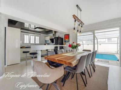 Maison - 251 m² - 8 pièces