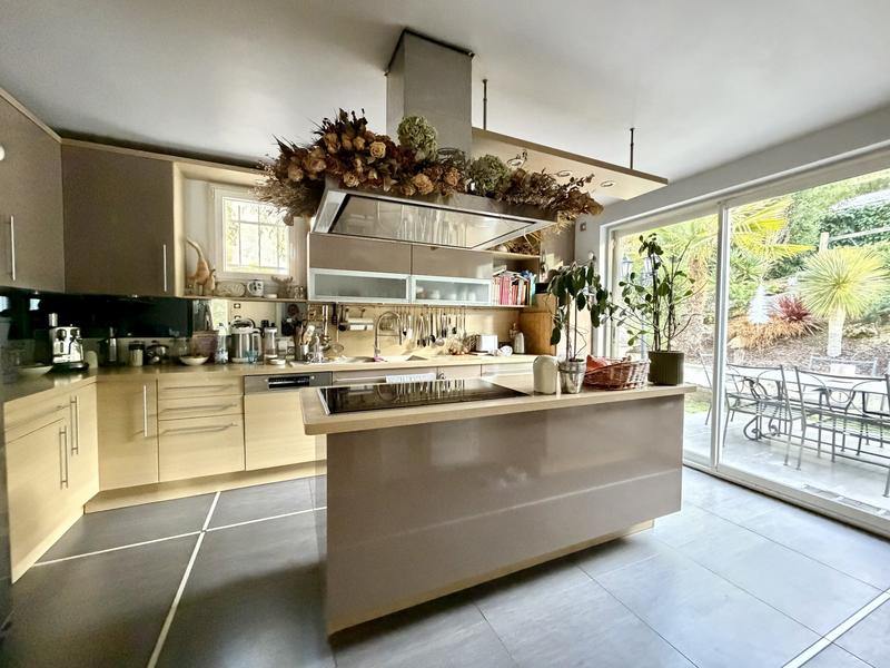 Maison - 145 m² - 6 pièces