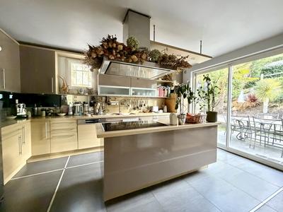 Maison - 145 m² - 6 pièces