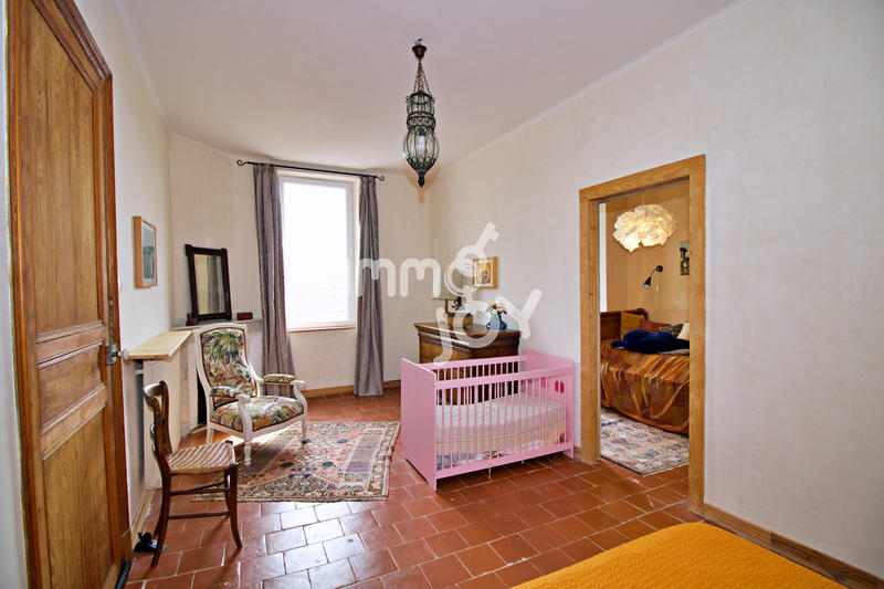 Maison - 305 m² - 11 pièces