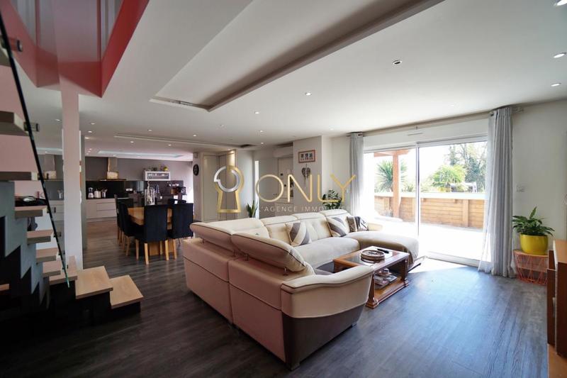 Maison - 226 m² - 6 pièces