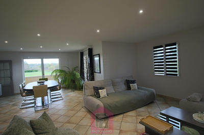 Maison - 230 m² - 7 pièces