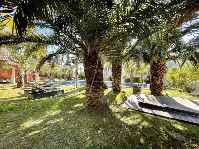 Villa - 430 m² - 12 pièces