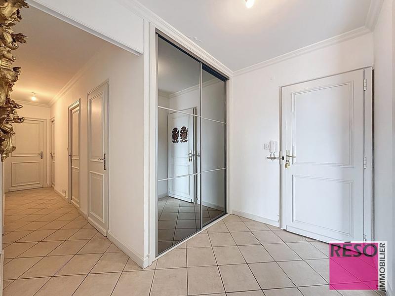 Appartement - 111 m² - 5 pièces