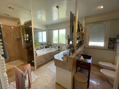 Maison - 224 m² - 7 pièces