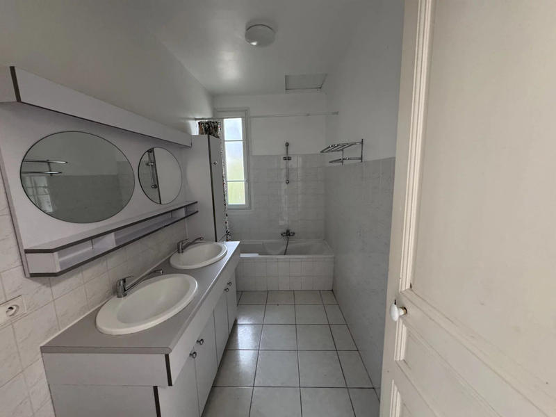 Fonds de commerce - Local commercial - 10 000 m²