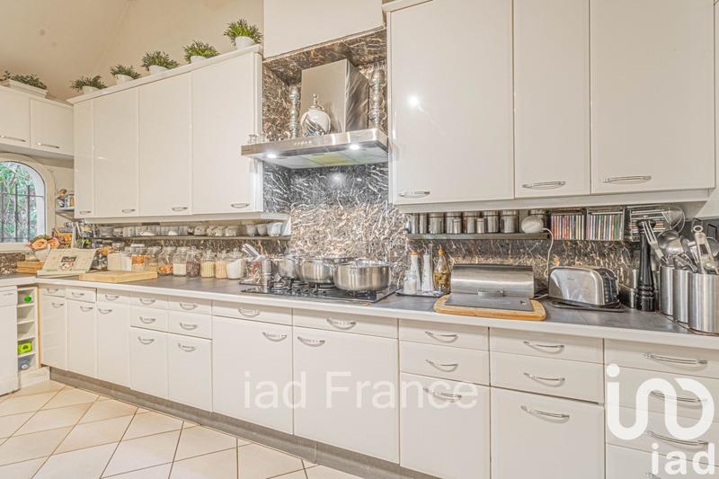 Maison de maîtres - 270 m² - 9 pièces