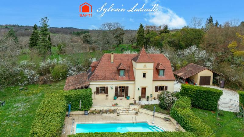 Maison - 140 m² - 5 pièces