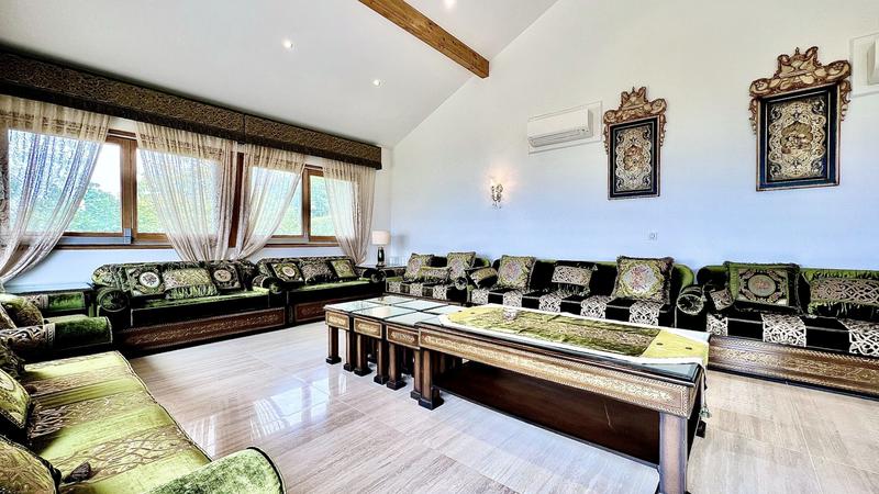 Maison - 388 m² - 17 pièces