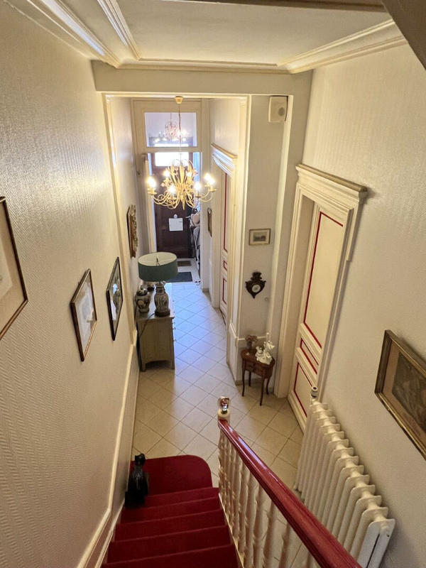 Maison - 290 m² - 8 pièces