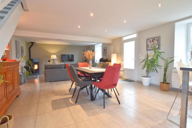 Maison - 220 m² - 6 pièces