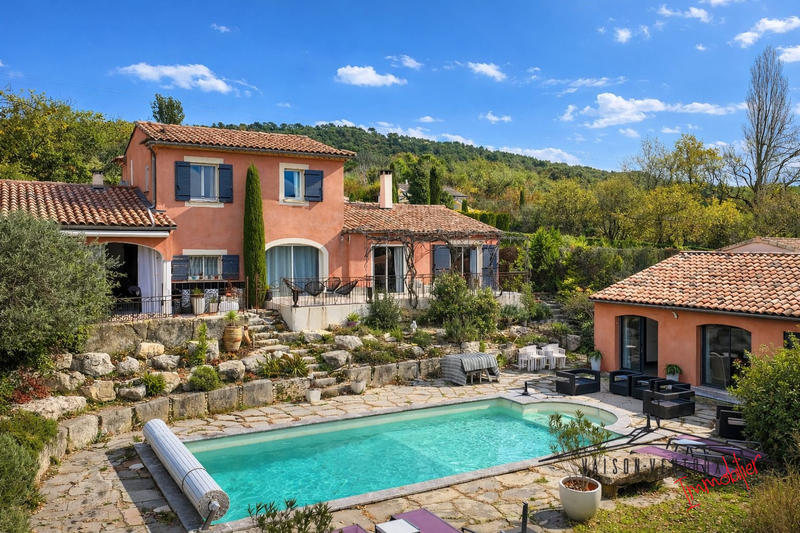 Maison - 185 m² - 7 pièces