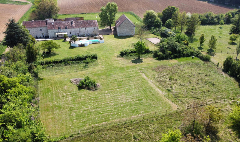 Propriété - 263 m² - 9 pièces