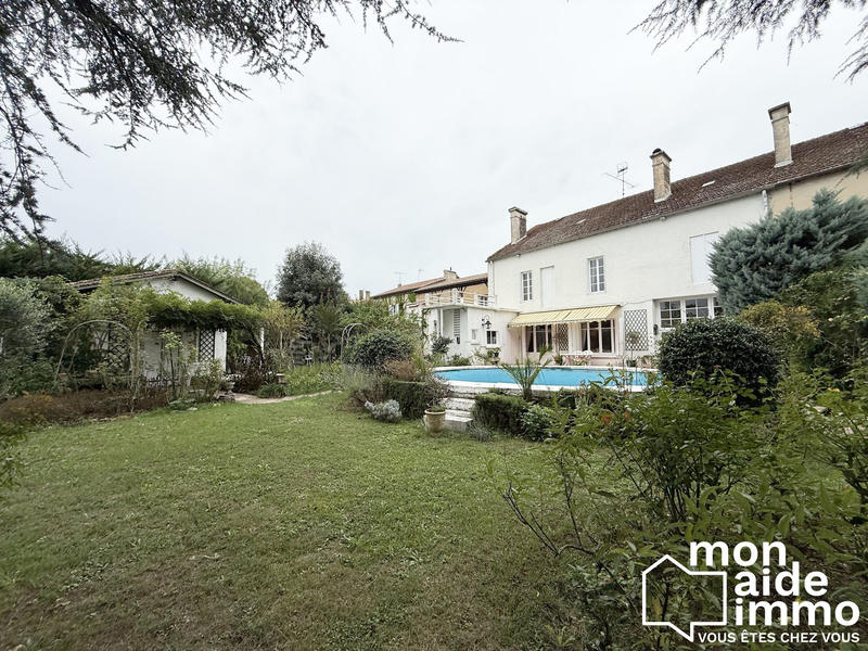 Maison - 266 m² - 7 pièces