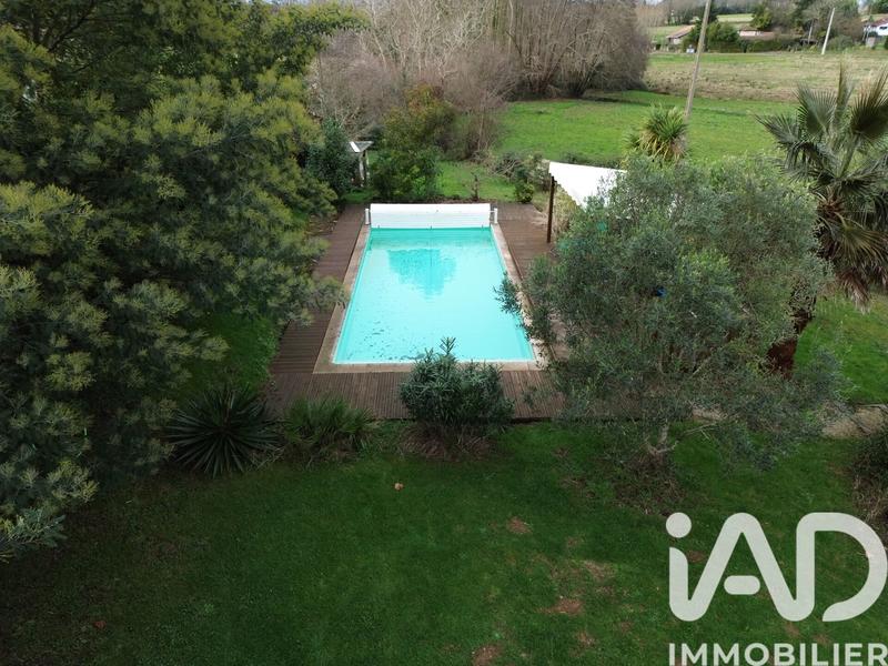 Maison - 242 m² - 9 pièces