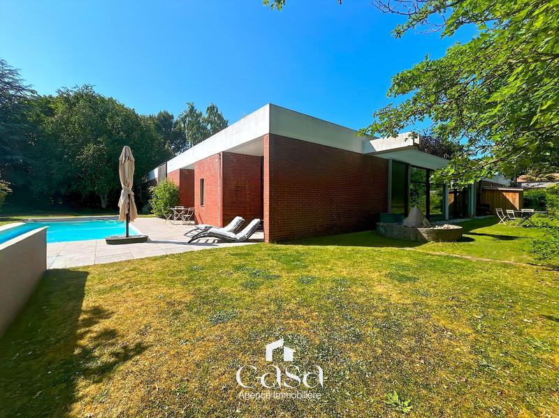 Maison - 408 m² - 9 pièces