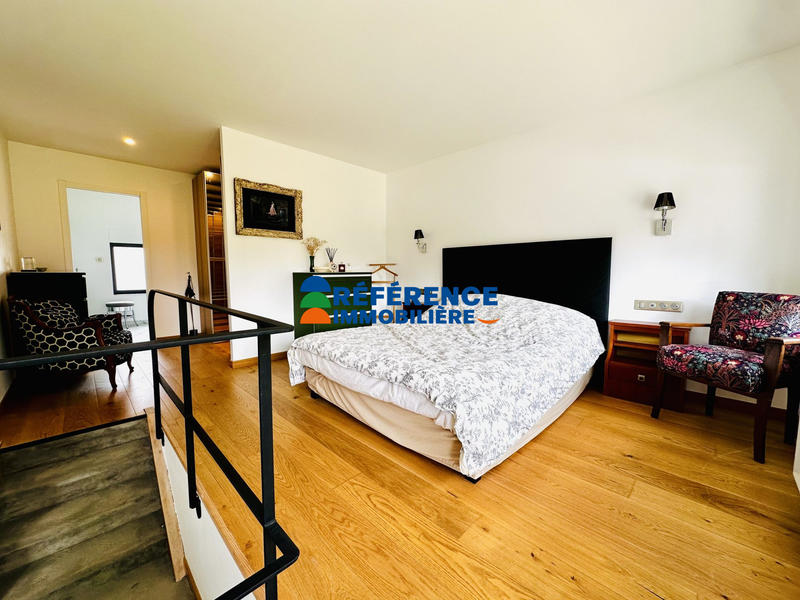 Maison - 210 m² - 5 pièces