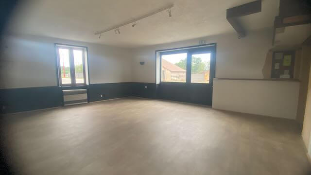 Local commercial - 150 m² - 4 pièces