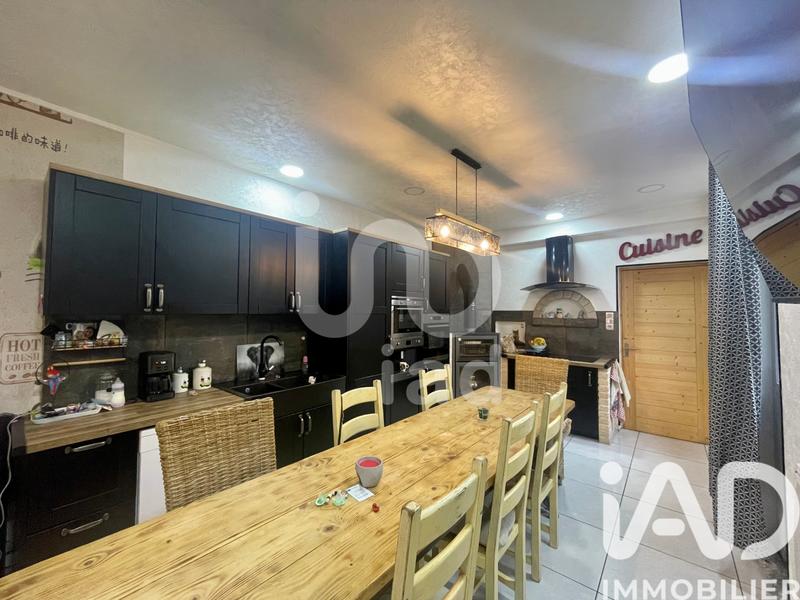 Maison - 277 m² - 8 pièces