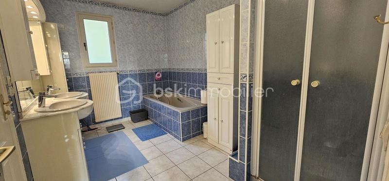 Demeure - 241 m² - 8 pièces