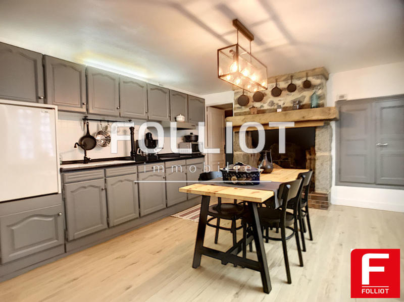 Maison - 250 m² - 8 pièces