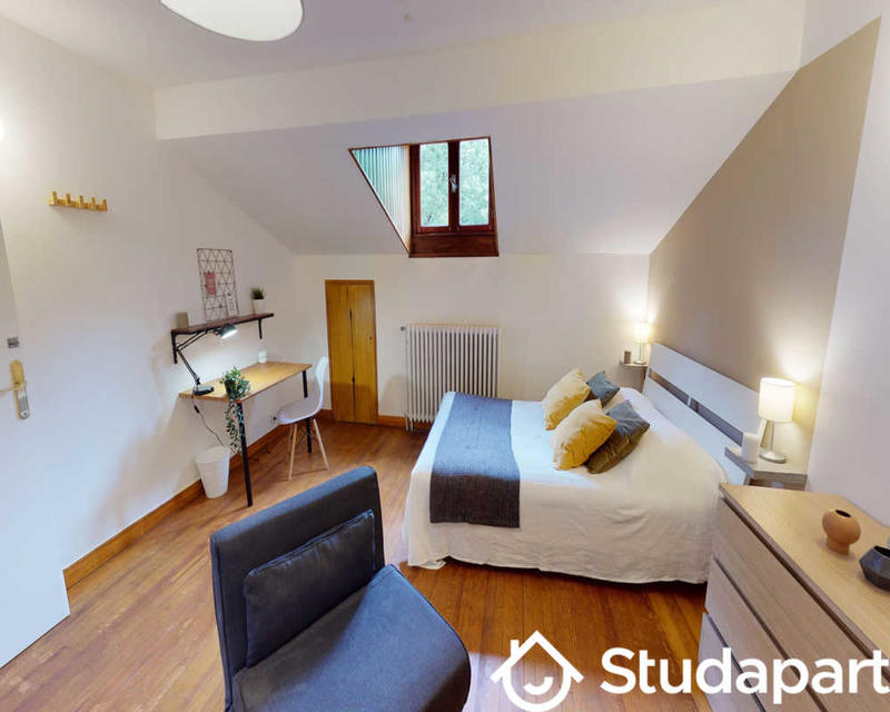 Chambre - 230 m² - 1 pièce