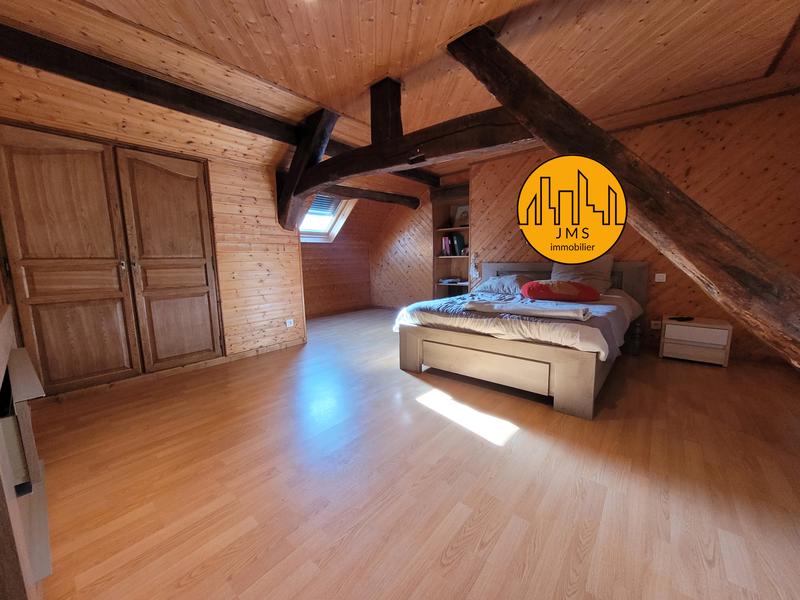 Maison - 210 m² - 6 pièces