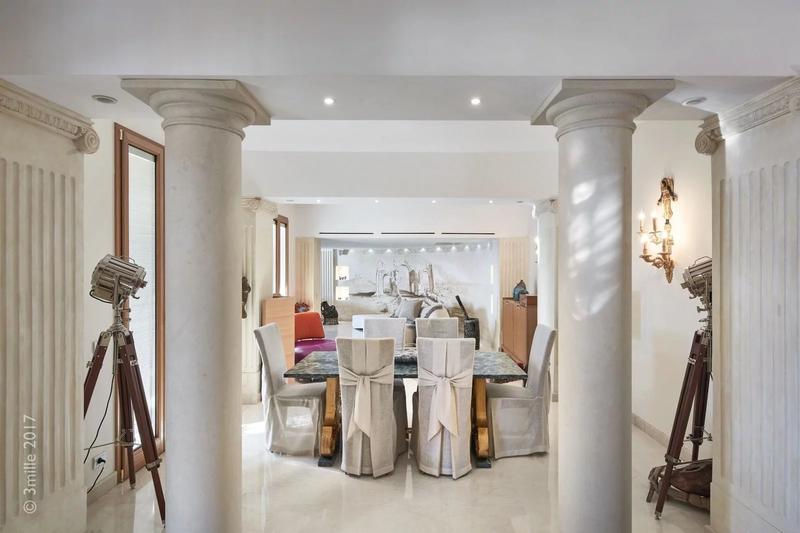 Villa - 301 m² - 8 pièces