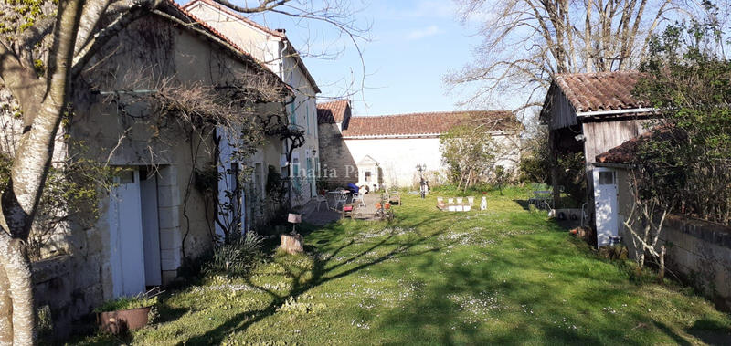 Maison de village - 215 m² - 9 pièces